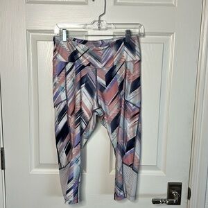 Marika capri leggings. Pastel geometric design.